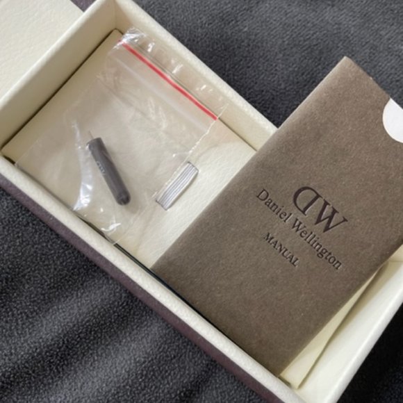 Daniel Wellington Classic Winchester Watch with crystal (BNWT) - Picture 7 of 8
